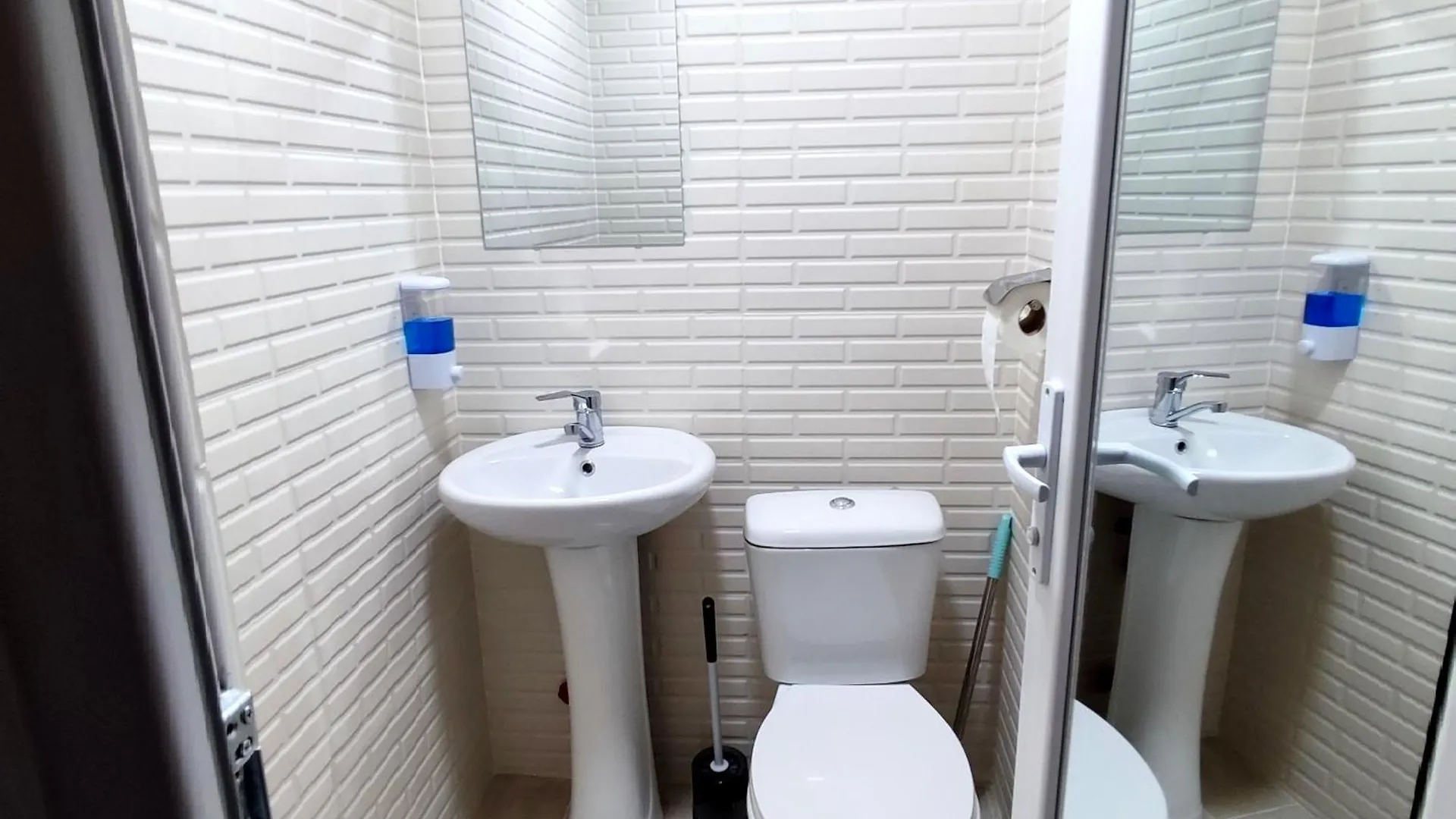 9 Doors Hotel Tbilisi 0*,